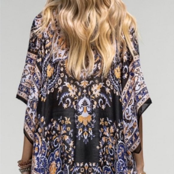 Lightweight floral mandala printed kimono - Picture 4 of 4